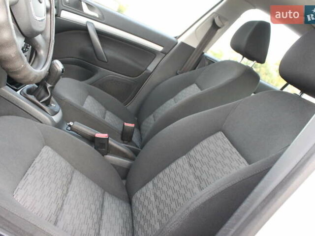 Белый Шкода Октавия, объемом двигателя 1.6 л и пробегом 170 тыс. км за 7450 $, фото 16 на Automoto.ua