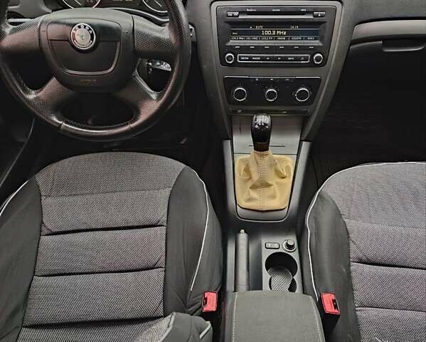 Белый Шкода Октавия, объемом двигателя 1.6 л и пробегом 286 тыс. км за 7500 $, фото 9 на Automoto.ua