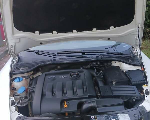 Белый Шкода Октавия, объемом двигателя 1.9 л и пробегом 285 тыс. км за 9000 $, фото 6 на Automoto.ua