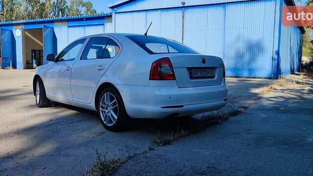 Белый Шкода Октавия, объемом двигателя 1.6 л и пробегом 290 тыс. км за 8500 $, фото 5 на Automoto.ua