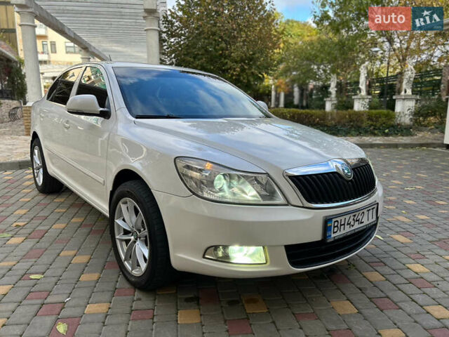 Шкода Октавия 2012 в Одессе на Automoto.ua Белый Шкода Октавия, объемом двигателя 1.97 л и пробегом 314 тыс. км за 9700 $, фото 17 на Automoto.ua