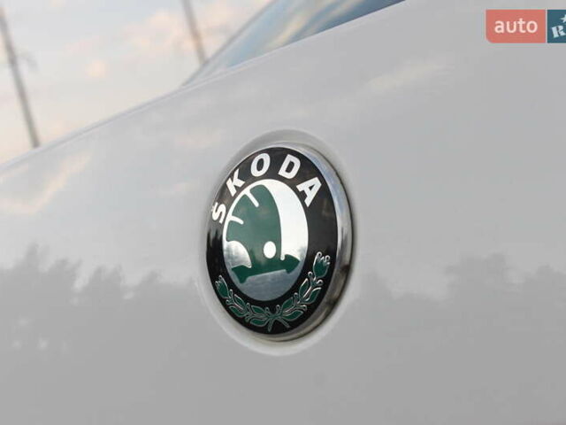 Белый Шкода Октавия, объемом двигателя 1.6 л и пробегом 170 тыс. км за 7450 $, фото 13 на Automoto.ua