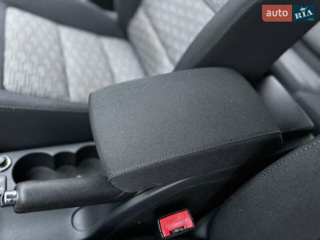 Белый Шкода Октавия, объемом двигателя 1.8 л и пробегом 37 тыс. км за 10900 $, фото 49 на Automoto.ua