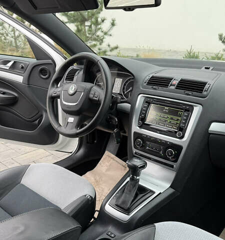 Белый Шкода Октавия, объемом двигателя 1.97 л и пробегом 239 тыс. км за 11999 $, фото 31 на Automoto.ua