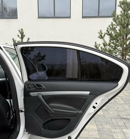 Белый Шкода Октавия, объемом двигателя 1.97 л и пробегом 239 тыс. км за 11999 $, фото 26 на Automoto.ua