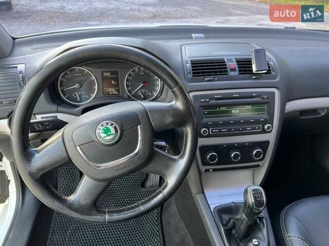 Шкода Октавия 2012 в Днепре (Днепропетровске) на Automoto.ua Белый Шкода Октавия, объемом двигателя 1.8 л и пробегом 167 тыс. км за 6700 $, фото 19 на Automoto.ua