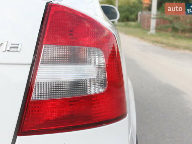 Белый Шкода Октавия, объемом двигателя 1.6 л и пробегом 170 тыс. км за 7450 $, фото 12 на Automoto.ua