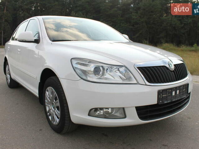 Белый Шкода Октавия, объемом двигателя 1.6 л и пробегом 170 тыс. км за 7450 $, фото 4 на Automoto.ua