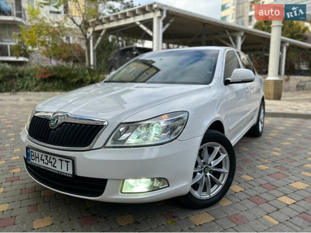Шкода Октавия 2012 в Одессе на Automoto.ua Белый Шкода Октавия, объемом двигателя 1.97 л и пробегом 314 тыс. км за 9700 $, фото 2 на Automoto.ua
