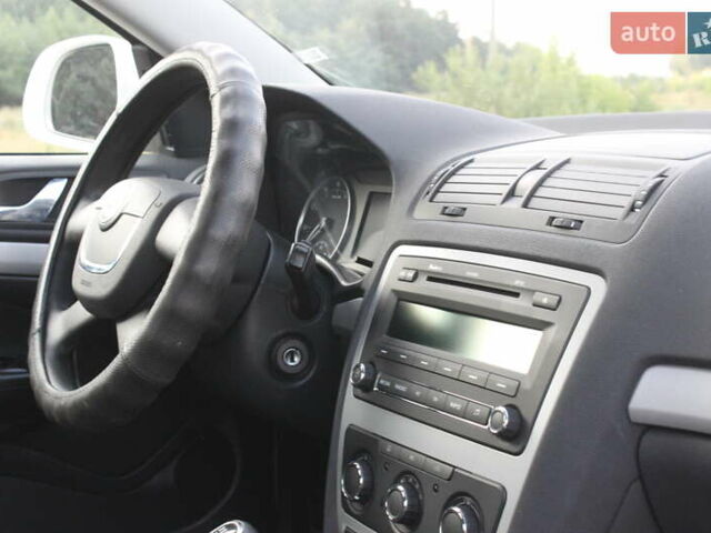 Белый Шкода Октавия, объемом двигателя 1.6 л и пробегом 170 тыс. км за 7450 $, фото 39 на Automoto.ua