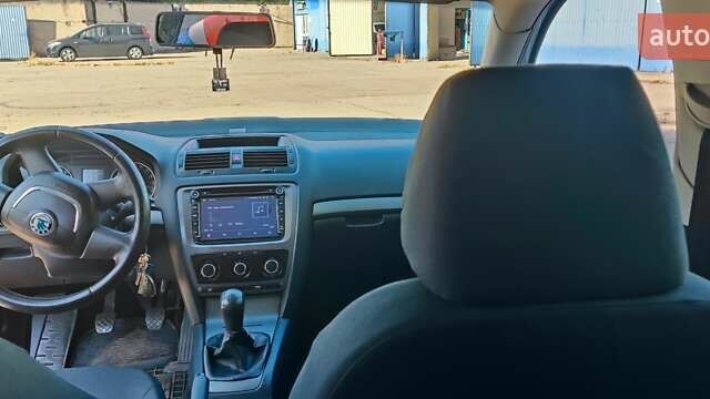 Белый Шкода Октавия, объемом двигателя 1.6 л и пробегом 290 тыс. км за 8500 $, фото 12 на Automoto.ua