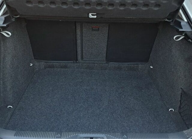 Белый Шкода Октавия, объемом двигателя 1.8 л и пробегом 83 тыс. км за 8800 $, фото 11 на Automoto.ua