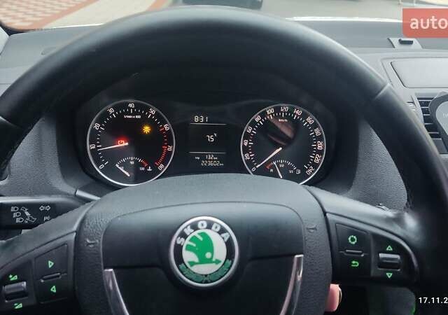 Белый Шкода Октавия, объемом двигателя 1.8 л и пробегом 225 тыс. км за 8700 $, фото 2 на Automoto.ua