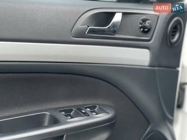 Белый Шкода Октавия, объемом двигателя 1.8 л и пробегом 188 тыс. км за 6500 $, фото 24 на Automoto.ua