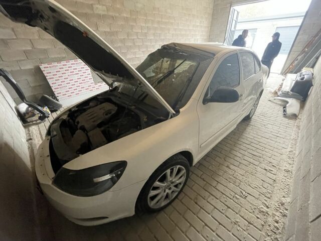 Белый Шкода Октавия, объемом двигателя 0 л и пробегом 312 тыс. км за 3500 $, фото 1 на Automoto.ua