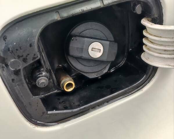 Белый Шкода Октавия, объемом двигателя 1.6 л и пробегом 286 тыс. км за 7500 $, фото 18 на Automoto.ua