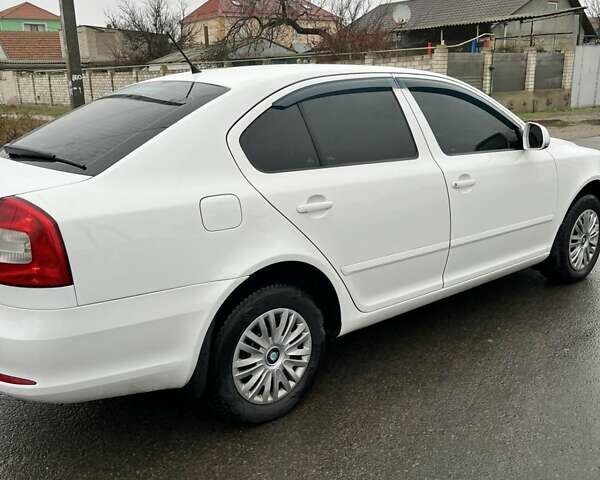 Белый Шкода Октавия, объемом двигателя 1.6 л и пробегом 272 тыс. км за 6800 $, фото 4 на Automoto.ua