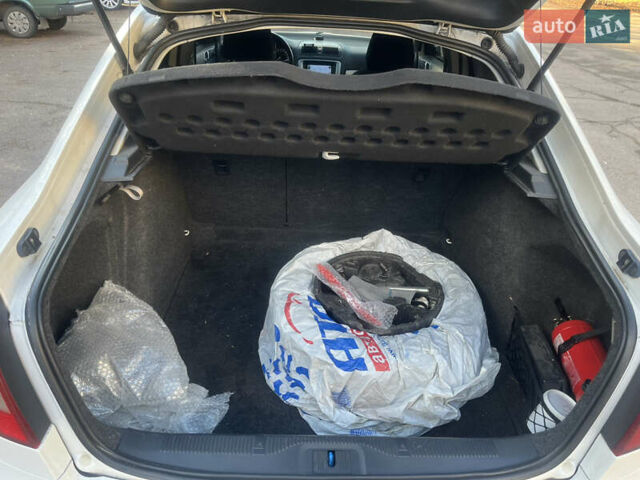 Белый Шкода Октавия, объемом двигателя 1.6 л и пробегом 186 тыс. км за 7700 $, фото 24 на Automoto.ua