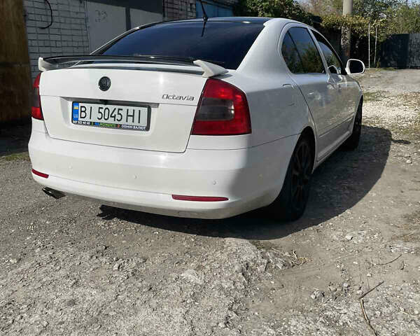 Шкода Октавия 2012 в Днепре (Днепропетровске) на Automoto.ua Белый Шкода Октавия, объемом двигателя 1.8 л и пробегом 225 тыс. км за 9000 $, фото 9 на Automoto.ua