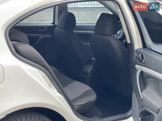 Белый Шкода Октавия, объемом двигателя 1.8 л и пробегом 188 тыс. км за 6500 $, фото 17 на Automoto.ua