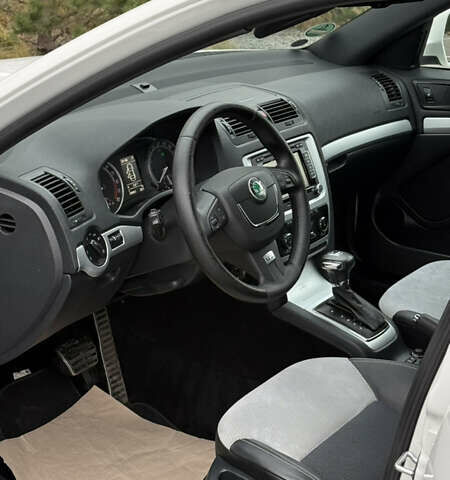 Белый Шкода Октавия, объемом двигателя 1.97 л и пробегом 239 тыс. км за 11999 $, фото 48 на Automoto.ua