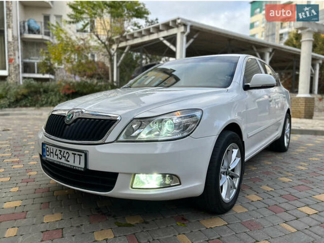 Шкода Октавия 2012 в Одессе на Automoto.ua Белый Шкода Октавия, объемом двигателя 1.97 л и пробегом 314 тыс. км за 9700 $, фото 5 на Automoto.ua