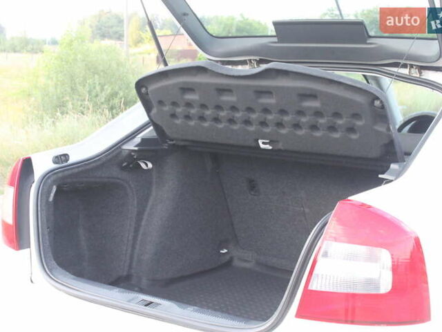 Белый Шкода Октавия, объемом двигателя 1.6 л и пробегом 170 тыс. км за 7450 $, фото 47 на Automoto.ua