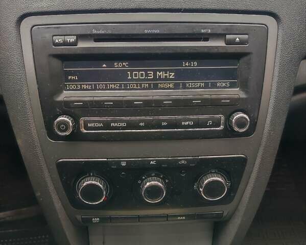 Белый Шкода Октавия, объемом двигателя 1.6 л и пробегом 286 тыс. км за 7500 $, фото 7 на Automoto.ua