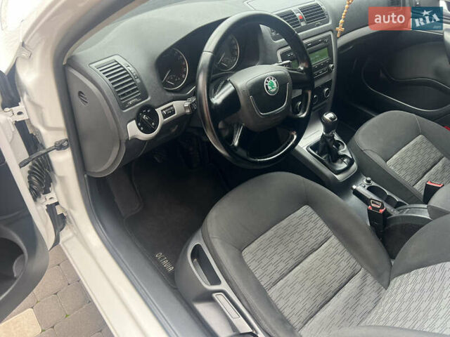 Білий Шкода Октавія, об'ємом двигуна 1.6 л та пробігом 313 тис. км за 7950 $, фото 53 на Automoto.ua
