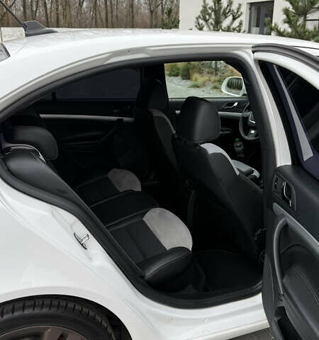 Белый Шкода Октавия, объемом двигателя 1.97 л и пробегом 239 тыс. км за 11999 $, фото 27 на Automoto.ua