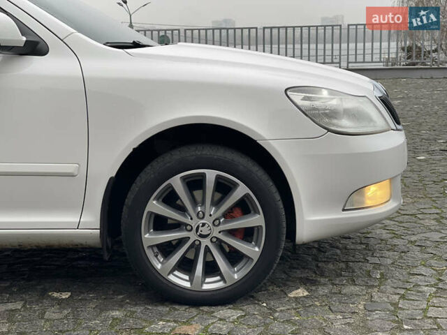 Белый Шкода Октавия, объемом двигателя 1.8 л и пробегом 188 тыс. км за 6500 $, фото 13 на Automoto.ua