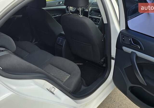 Білий Шкода Октавія, об'ємом двигуна 1.97 л та пробігом 180 тис. км за 8700 $, фото 7 на Automoto.ua
