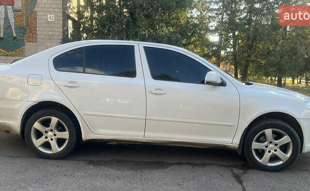 Белый Шкода Октавия, объемом двигателя 1.6 л и пробегом 186 тыс. км за 7700 $, фото 1 на Automoto.ua