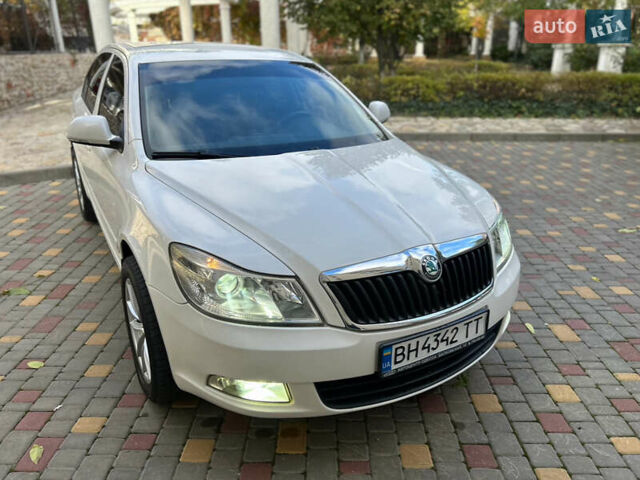 Шкода Октавия 2012 в Одессе на Automoto.ua Белый Шкода Октавия, объемом двигателя 1.97 л и пробегом 314 тыс. км за 9700 $, фото 14 на Automoto.ua