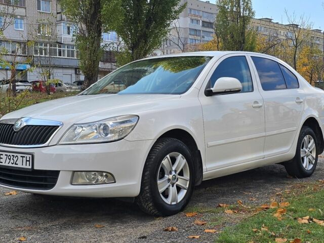 Белый Шкода Октавия, объемом двигателя 2 л и пробегом 180 тыс. км за 8700 $, фото 2 на Automoto.ua