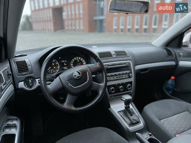 Белый Шкода Октавия, объемом двигателя 1.8 л и пробегом 188 тыс. км за 6500 $, фото 21 на Automoto.ua