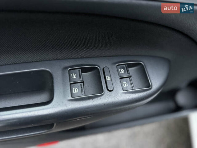 Белый Шкода Октавия, объемом двигателя 1.8 л и пробегом 37 тыс. км за 10900 $, фото 46 на Automoto.ua