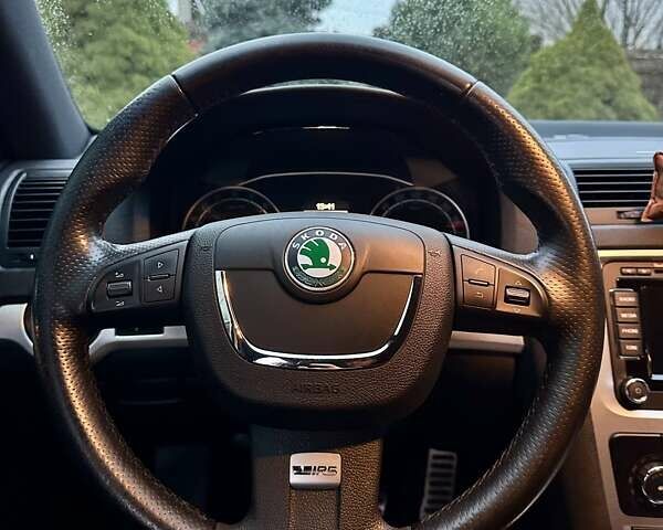 Белый Шкода Октавия, объемом двигателя 2 л и пробегом 239 тыс. км за 12950 $, фото 57 на Automoto.ua