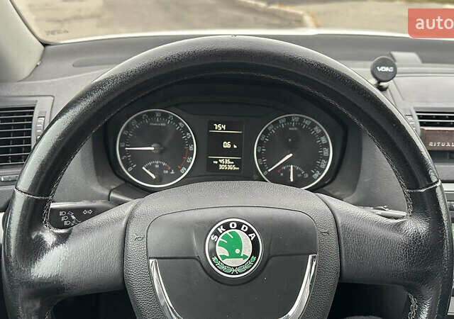 Білий Шкода Октавія, об'ємом двигуна 1.9 л та пробігом 306 тис. км за 7200 $, фото 4 на Automoto.ua