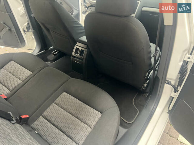 Білий Шкода Октавія, об'ємом двигуна 1.6 л та пробігом 313 тис. км за 7950 $, фото 38 на Automoto.ua