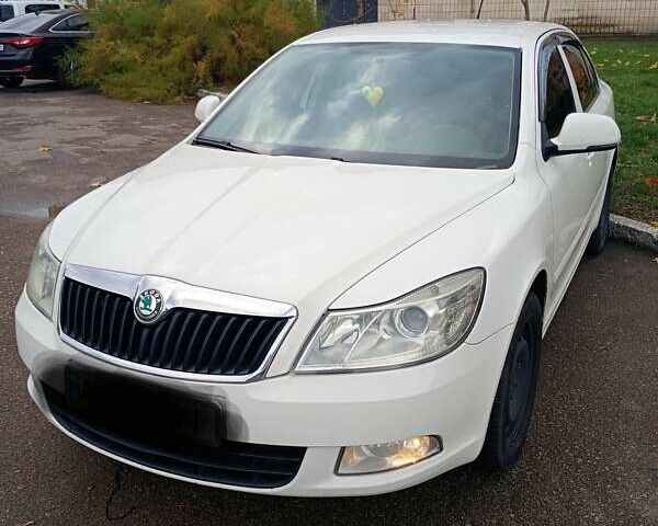 Шкода Октавія 2012 у Києві на Automoto.ua Білий Шкода Октавія, об'ємом двигуна 1.6 л та пробігом 260 тис. км за 7500 $, фото 6 на Automoto.ua