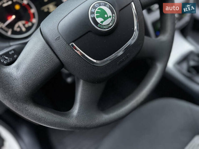 Белый Шкода Октавия, объемом двигателя 1.8 л и пробегом 37 тыс. км за 10900 $, фото 48 на Automoto.ua