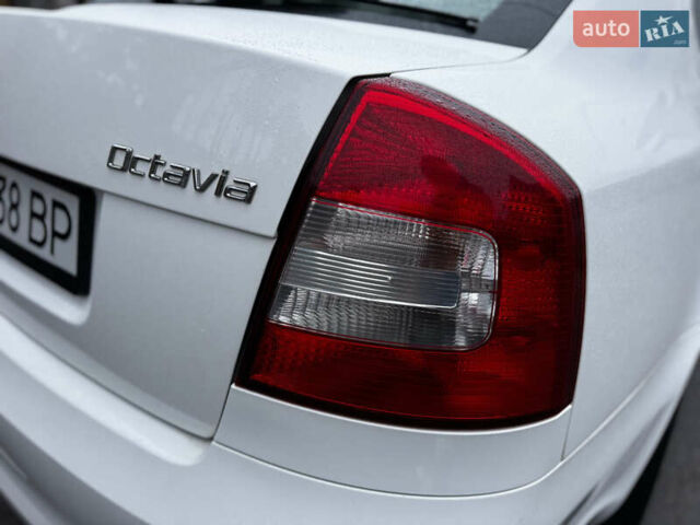 Белый Шкода Октавия, объемом двигателя 1.8 л и пробегом 37 тыс. км за 10900 $, фото 24 на Automoto.ua
