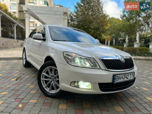Шкода Октавия 2012 в Одессе на Automoto.ua Белый Шкода Октавия, объемом двигателя 1.97 л и пробегом 314 тыс. км за 9700 $, фото 1 на Automoto.ua