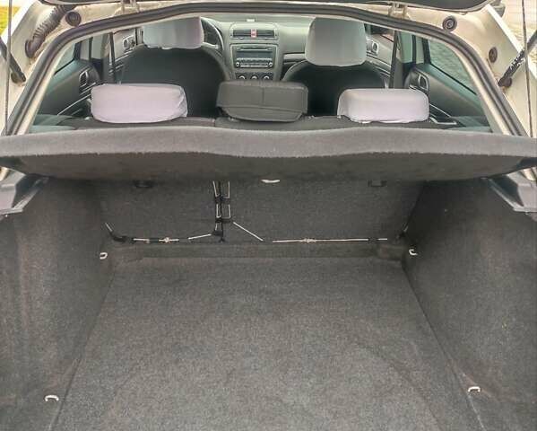 Белый Шкода Октавия, объемом двигателя 1.6 л и пробегом 286 тыс. км за 7500 $, фото 19 на Automoto.ua