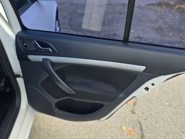 Белый Шкода Октавия, объемом двигателя 2 л и пробегом 180 тыс. км за 8700 $, фото 20 на Automoto.ua