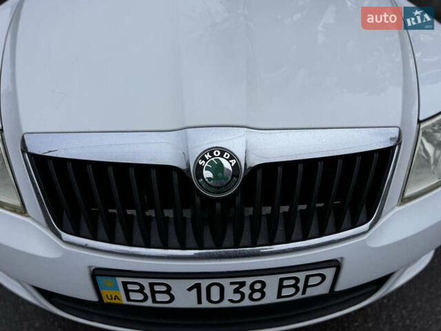 Белый Шкода Октавия, объемом двигателя 1.8 л и пробегом 37 тыс. км за 10900 $, фото 19 на Automoto.ua