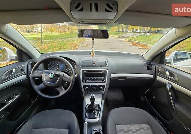 Білий Шкода Октавія, об'ємом двигуна 1.97 л та пробігом 180 тис. км за 8700 $, фото 4 на Automoto.ua