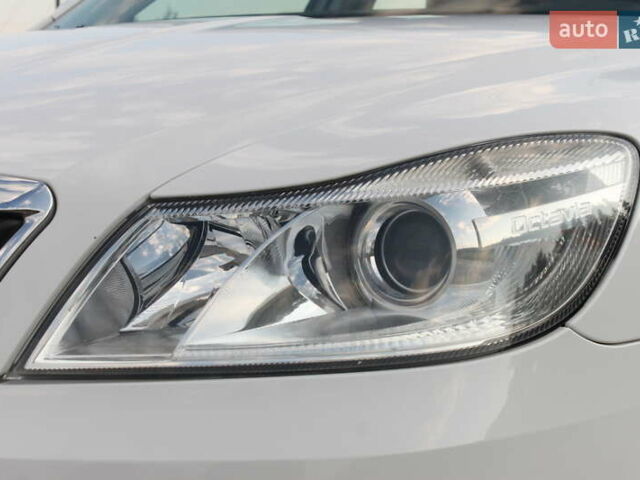 Белый Шкода Октавия, объемом двигателя 1.6 л и пробегом 170 тыс. км за 7450 $, фото 6 на Automoto.ua