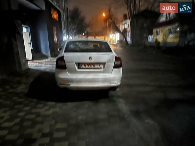 Белый Шкода Октавия, объемом двигателя 1.6 л и пробегом 320 тыс. км за 8200 $, фото 6 на Automoto.ua